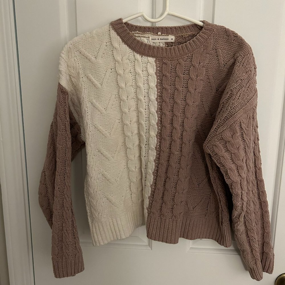 Moon & Madison Cable Knit Sweater - Medium